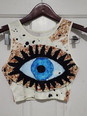 Women’s Cream Eye Graphic Crop Top